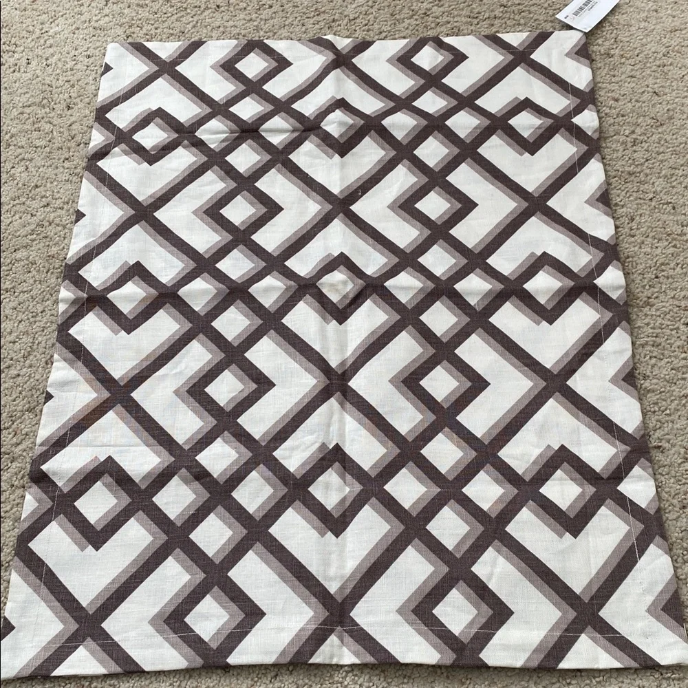 Beautiful Linen Duvet Cover. Queen. 1 King Sham/1 Standard Sham. NWT.
